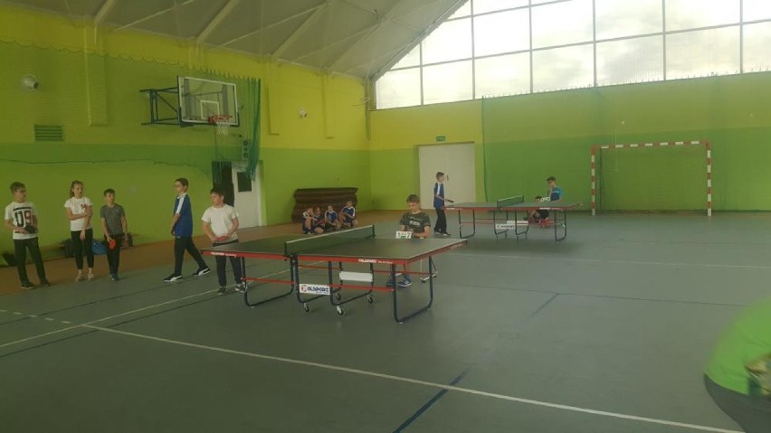 Turniej tenisa stołowego w Ratajach - rywalizowały dzieci i młodzież (ZDJĘCIA) 