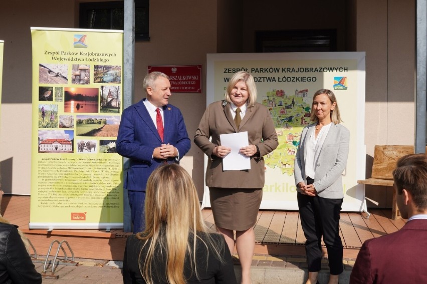 Wręczenie nagród finalistom Olimpiady Wiedzy Ekologicznej w siedzibie Zespół Parków Krajobrazowych Województwa Łódzkiego