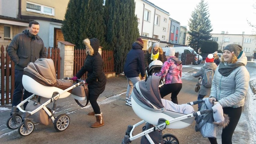 Aktywne mamy ćwiczą z wózkami w Ostrowcu