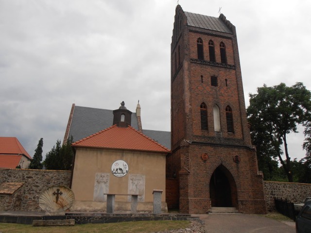 Jakubów to wieś w woj.  dolnośląskim, w powiecie polkowickim, w pobliżu Głogowa.