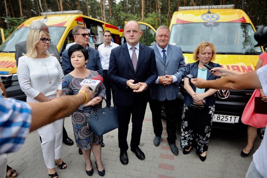 Szpital we Włocławku otrzymał nowe ambulanse na potrzeby stacji pogotowia ratunkowego [zdjęcia]