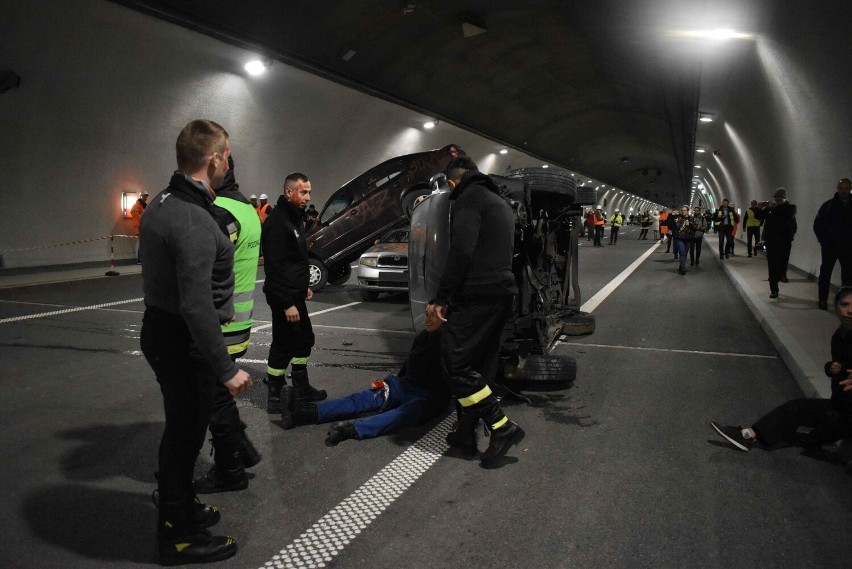 Ćwiczenia służb ratunkowych w tunelu pod Luboniem Małym