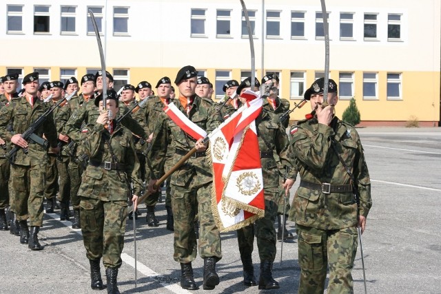 Święto Flagi i Święto Konstytucji 3 Maja. Żołnierski hołd z 10BKPanc.