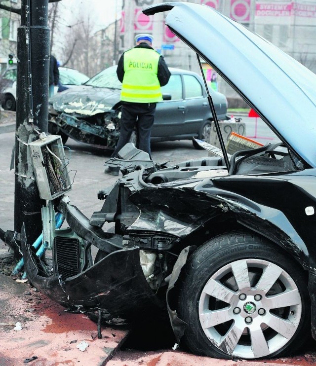Co roku w wypadkach samochodowych ginie w Polsce ponad 5 tys. osób