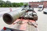 Wraki rosyjskich czołgów przed Centrum Historii Zajezdnia we Wrocławiu. Co tam się dzieje? [ZDJĘCIA]