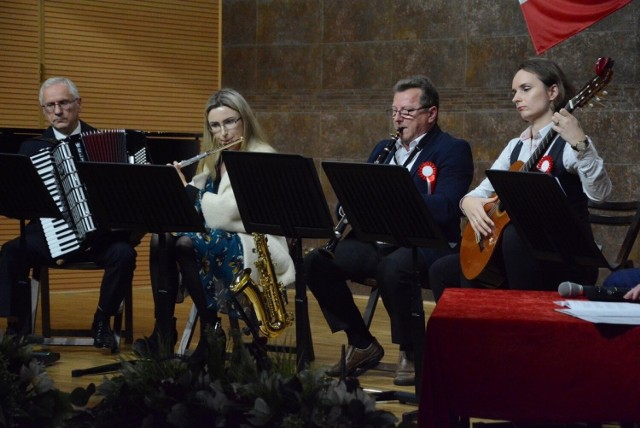 Lekcję śpiewania poprowadzili nauczyciele Państwowej Szkoły Muzycznej w Skarżysku - Kamiennej.