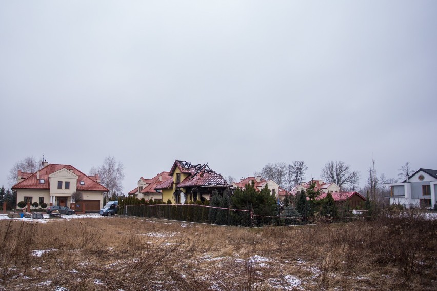 Pożar w Łomiankach. Tak wyglądają zgliszcza składu...