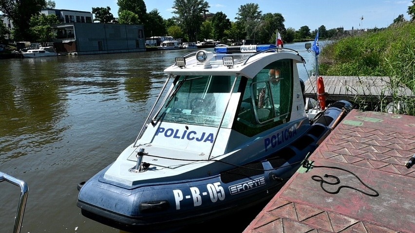 Policjanci z Komisariatu Wodnego dyponują łodziami o...