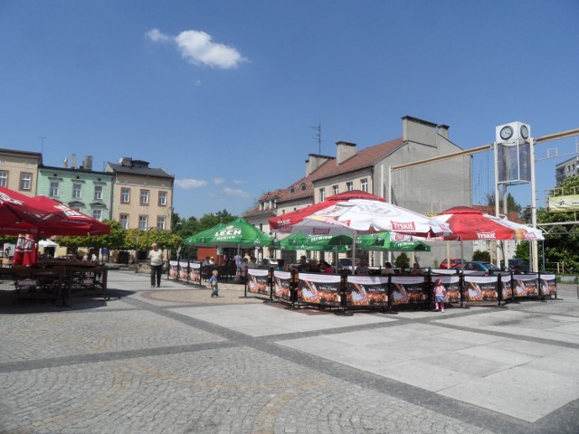 Na rynku w Mysłowicach życie kwitnie tylko w ogródkach i to niezbyt bujnie. Nowa uchwała ma to zmienić.