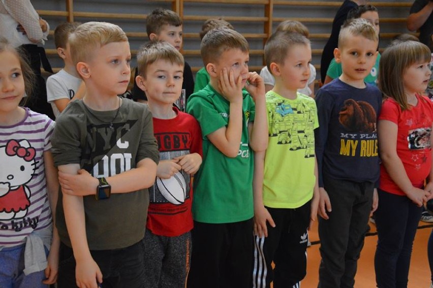 Piłkarze PGE GKS Bełchatów trenowali uczniów "trójki"