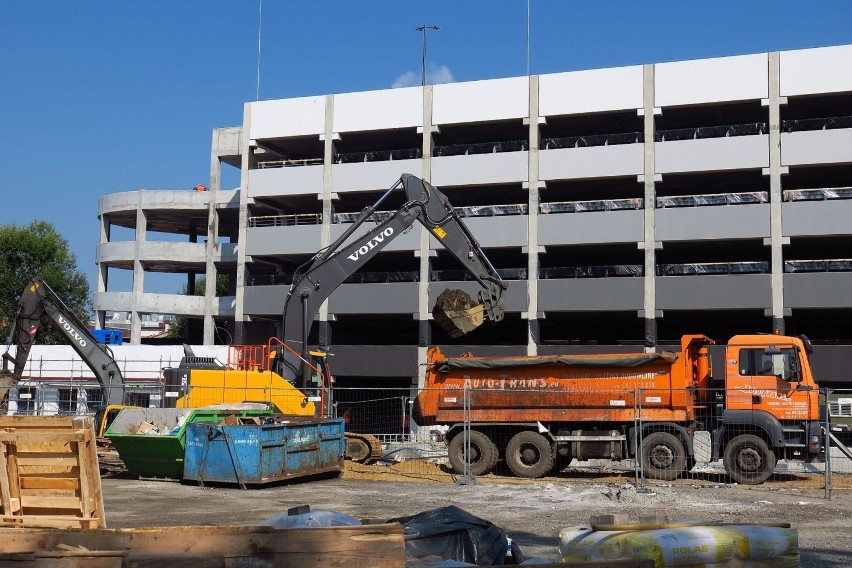 Rybnik: budowa wielopoziomowego parkingu na Hallera dobiega...