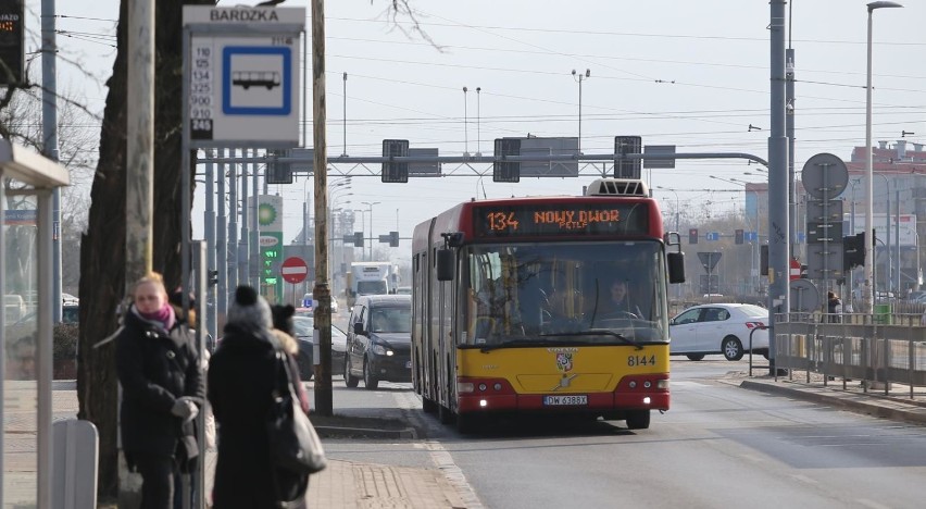 Wrocław. Na przystankach chaos, bo zaszły zmiany w rozkładzie jazdy MPK                                                 