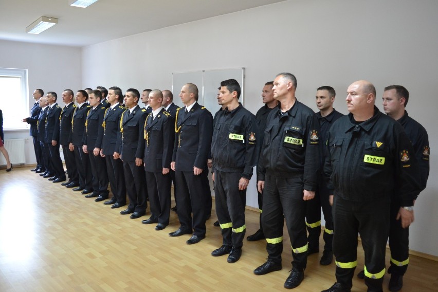 Powiatowy Dzień Strażaka - strażacy odebrali medale i awanse
