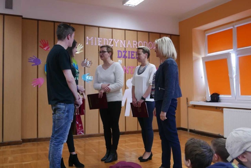 Malbork. Wolontariusze z zagranicy opowiedzieli dzieciom i młodzieży z SOSW o swojej pracy 
