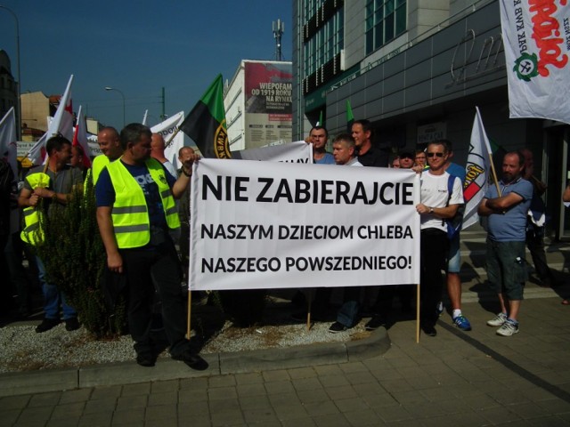 Protestujący górnicy przekonują, że bez inwestycji w kolejne odkrywki, już za kilka lat skończy się tam węgiel.