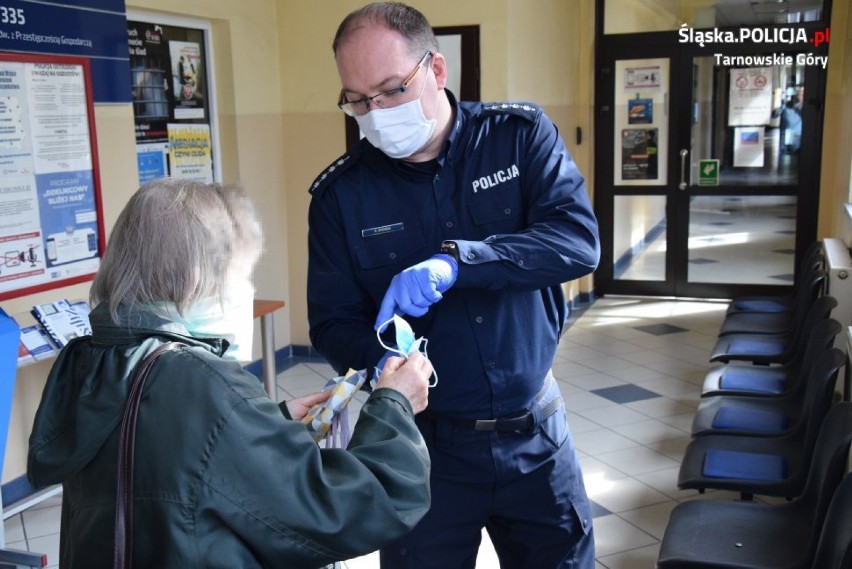 Tarnogórski policjant wraz ze swoją rodziną uszył maseczki...