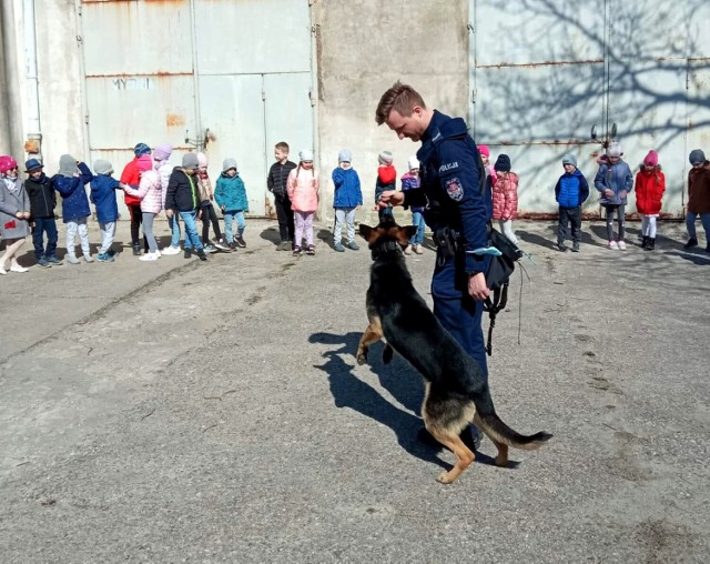 Przedszkolaki z wizytą w Komendzie Miejskiej Policji w Piotrkowie