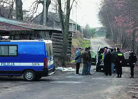 Kobieta zginęła na miejscu od licznych obrażeń ciała, jakie zadał jej sprawca ostrym narzędziem