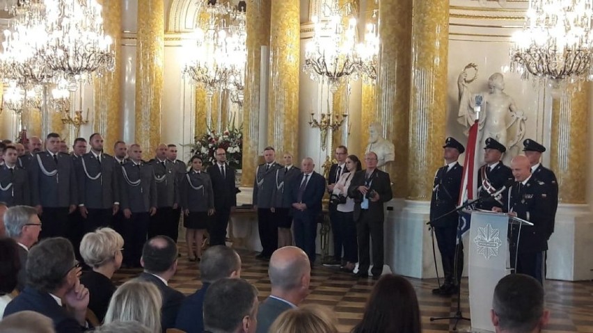 Aspirant Sztabowy Sebastian Kieliszek z Łęczyckiej Komendy Policji został odznaczony Krzyżem Zasługi za odwagę. Uratował sześć osób!