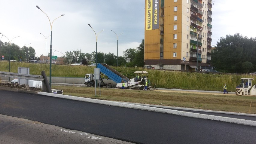 Sosnowiec: coraz więcej nowego asfaltu na ulicy 3 Maja ZDJĘCIA