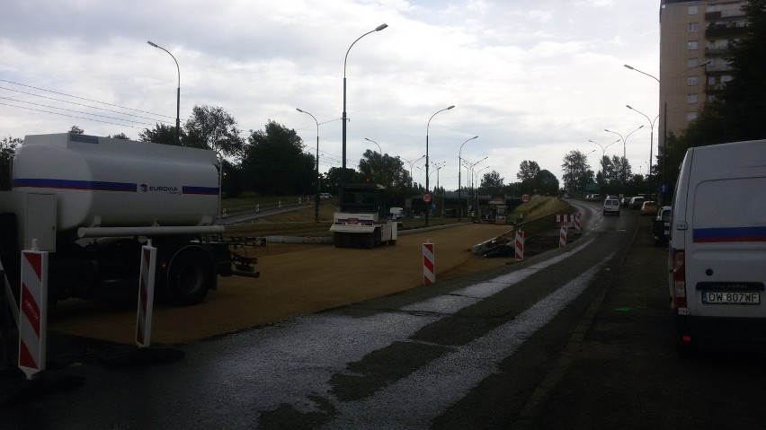 Sosnowiec: coraz więcej nowego asfaltu na ulicy 3 Maja ZDJĘCIA