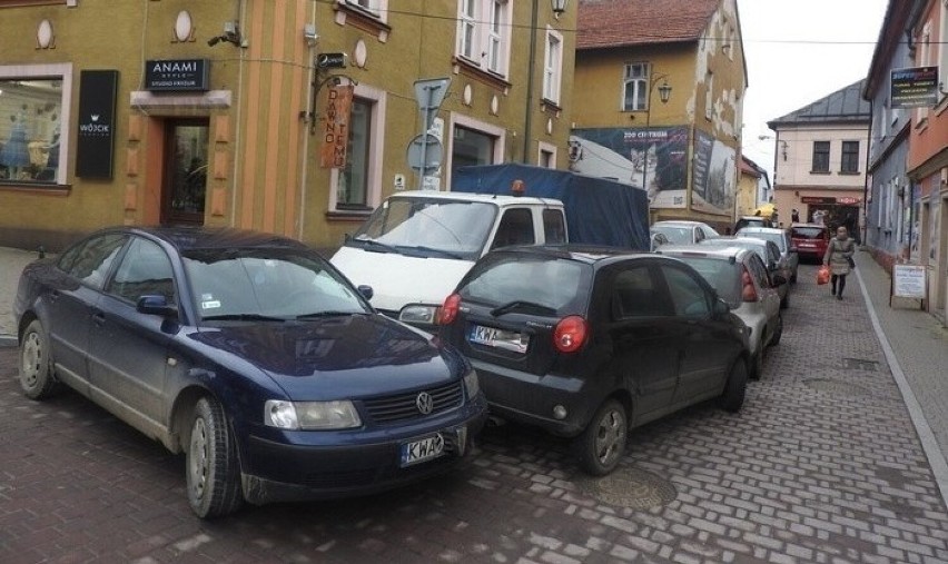 Tak parkują kierowcy w Wadowicach.