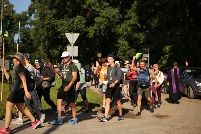 XXVI Łowicka Piesza Pielgrzymka Młodzieżowa w drodze na Jasną Górę