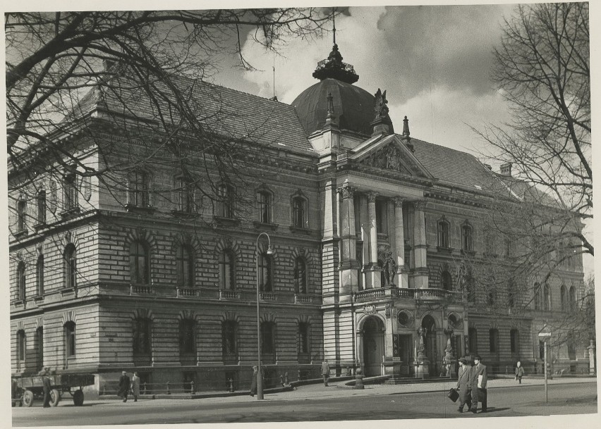 1954 rok. Gmach PKO na alei Niepodległości