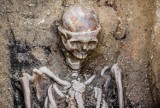 Archeolodzy odkryli w Poznaniu szkielet sprzed kilku wieków. Jest nietypowy (wideo)