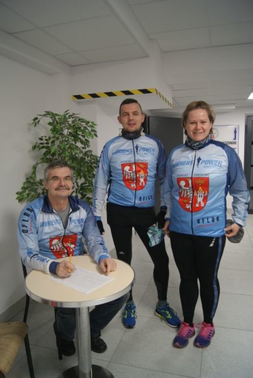 Noworoczny trening śremskich biegaczy i rowerzystów