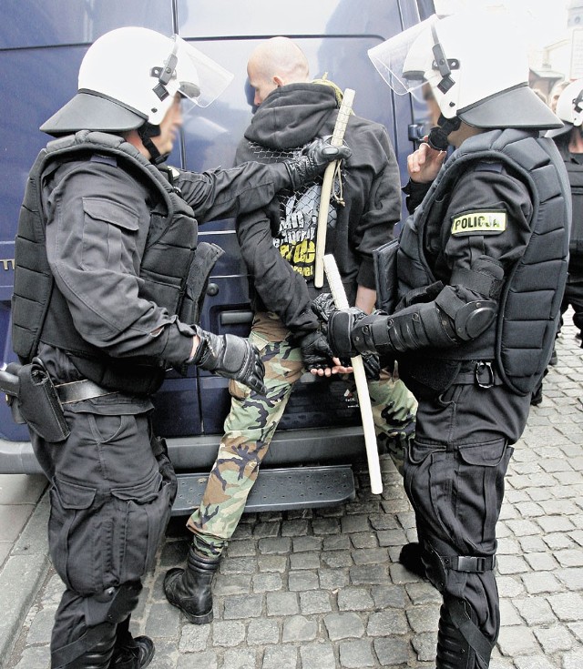 Według łodzian, policjanci bywają stronniczy i aroganccy