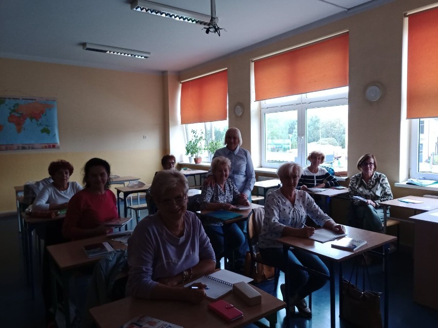 Seniorzy w gminie Koziegłowy są bardzo aktywni. Uczestniczą w licznych warsztatach  ZDJĘCIA