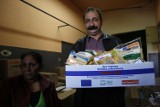 Legnica: Romowie dostają żywność
