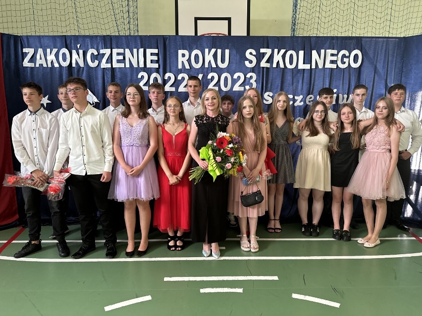 Zakończenie roku szkolnego w Żabinach. Pożegnanie ósmoklasistów 