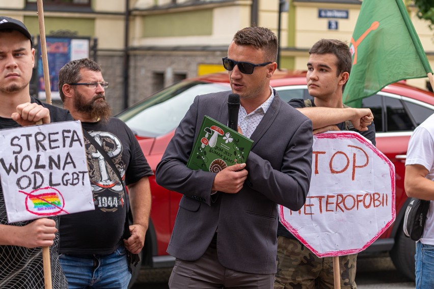 Manifestacje LGBT i KOD oraz Młodzieży Wszechpolskiej