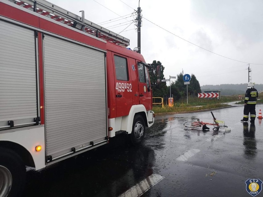Potrącenie rowerzysty w Zdunach. Mężczyzna zmarł w szpitalu [ZDJĘCIA]