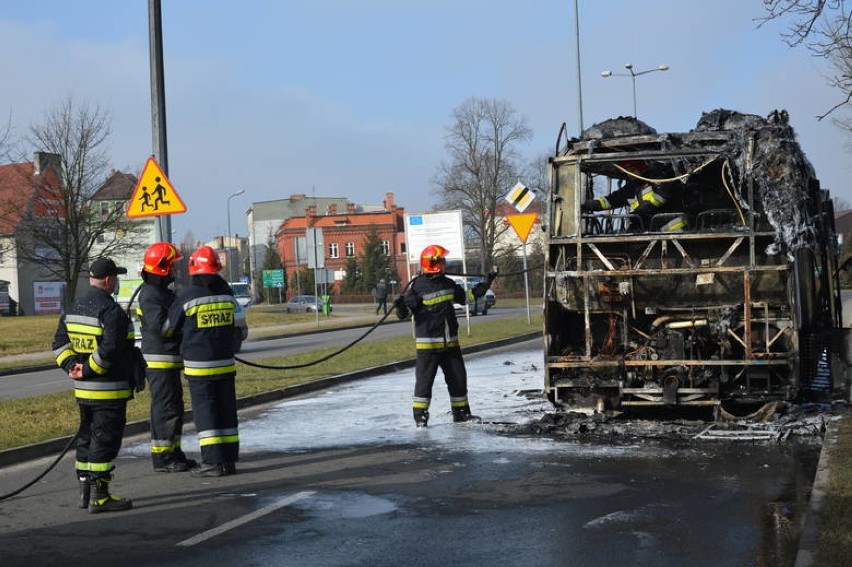 Autobus spalił się niemal doszczętnie