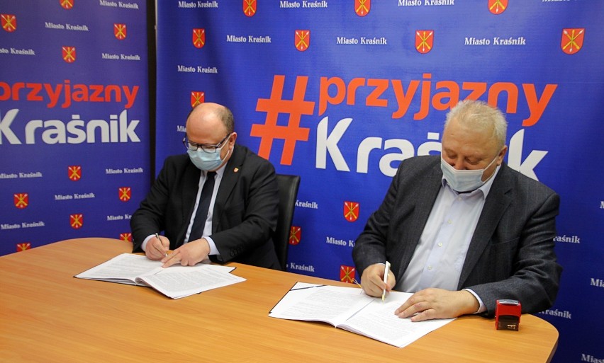 Burmistrz Kraśnika Wojciech Wilk podpisał umowę na...
