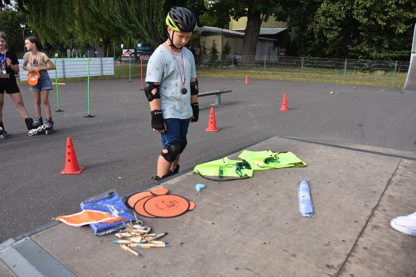 Gry i zabawy na rolkach. 10. Święto Jeziora w Zbąszyniu -...