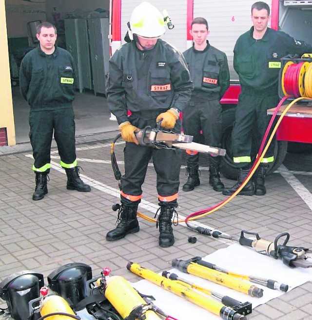 Strażacy z Jacewa otrzymali kompletny zestaw ratowniczych urządzeń hydraulicznych.