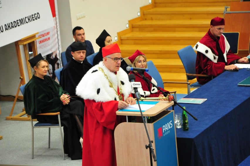 Inauguracja roku akademickiego w Państwowej Akademii Nauk Stosowanych w Krośnie. Uczelnia rozpoczęła 25 rok działalności [ZDJĘCIA]