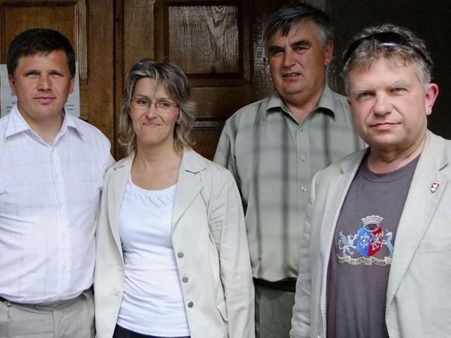 – Jacek Dymitrowski (pierwszy z prawej): - Na Ukrainę jeździ mnóstwo polskich wycieczek. Chcemy, żeby jednym z przystanków na ich trasie były Rudki i muzeum rodu Fredrów