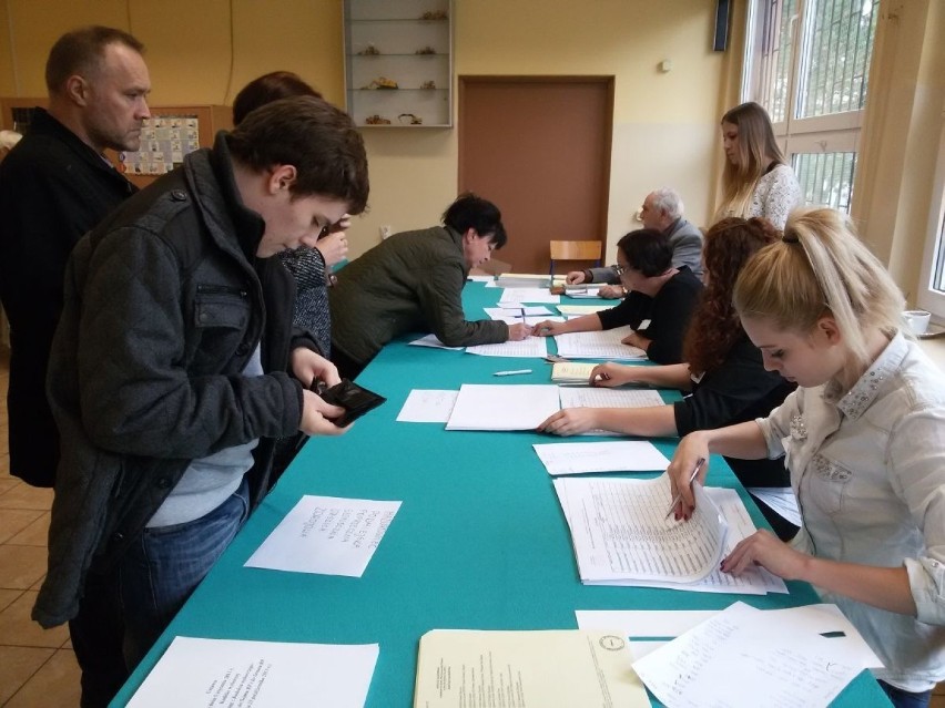 Wybory 2015 Jastrzębie. Spory ruch od rana w komisjach