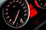 Jak jazda samochodem z włączonym tempomatem wpływa na zużycie paliwa? SPRAWDZILIŚMY