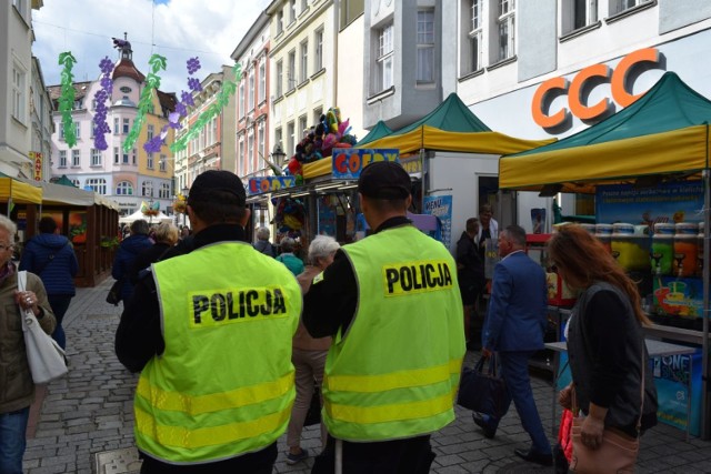 sprawcy przestępstw zatrzymani „na gorącym uczynku”
-  16