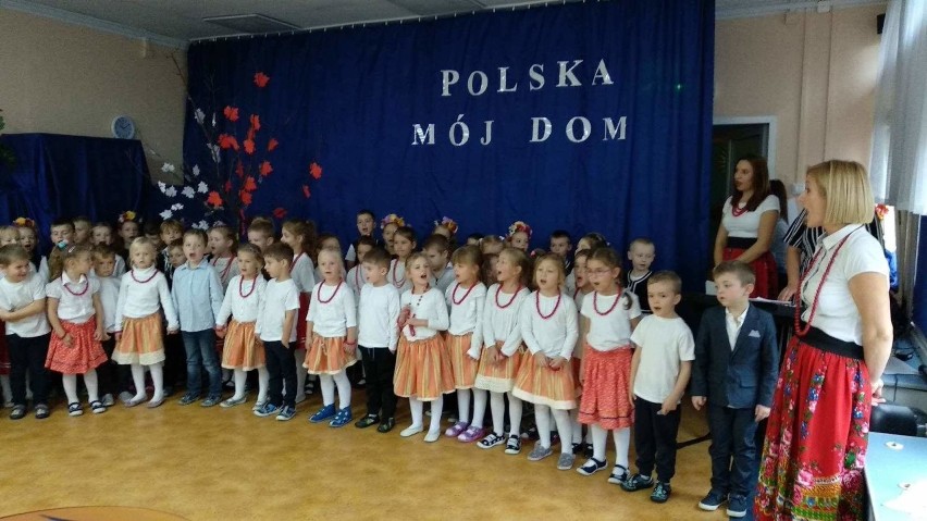 Tańce, śpiewy, recytacje. Tak przedszkolaki z "Plastusiowa" uczciły Święto Niepodległości [ZDJĘCIA]