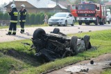 Groźny wypadek w Przedmieściu Dubieckim w powiecie przemyskim. Po zderzeniu lancii z passatem z samochodu wypadł silnik [ZDJĘCIA]