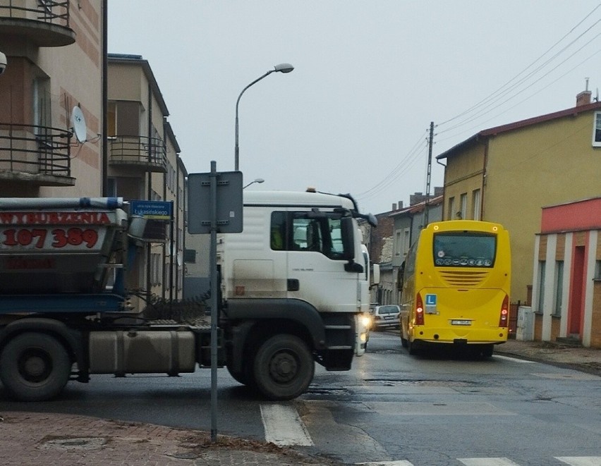 Ciężarówki nie wjadą w dzielnicę Raków w Częstochowie. Będzie nowa organizacja ruchu i zakazy wjazdu