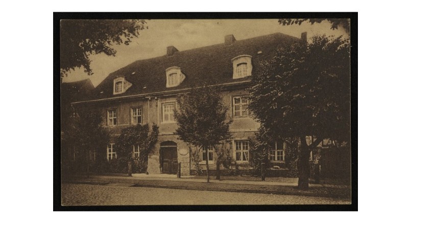 Heimats-Museum in der Friedrichstrasse - brzmiał podpis na...