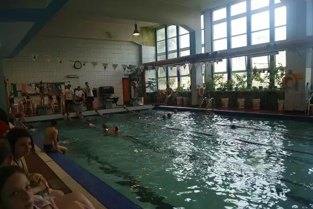 Z basenu korzystają młodzi pływacy Zespołu Szkół Sportowych, a po godzinach - mieszkańcy.